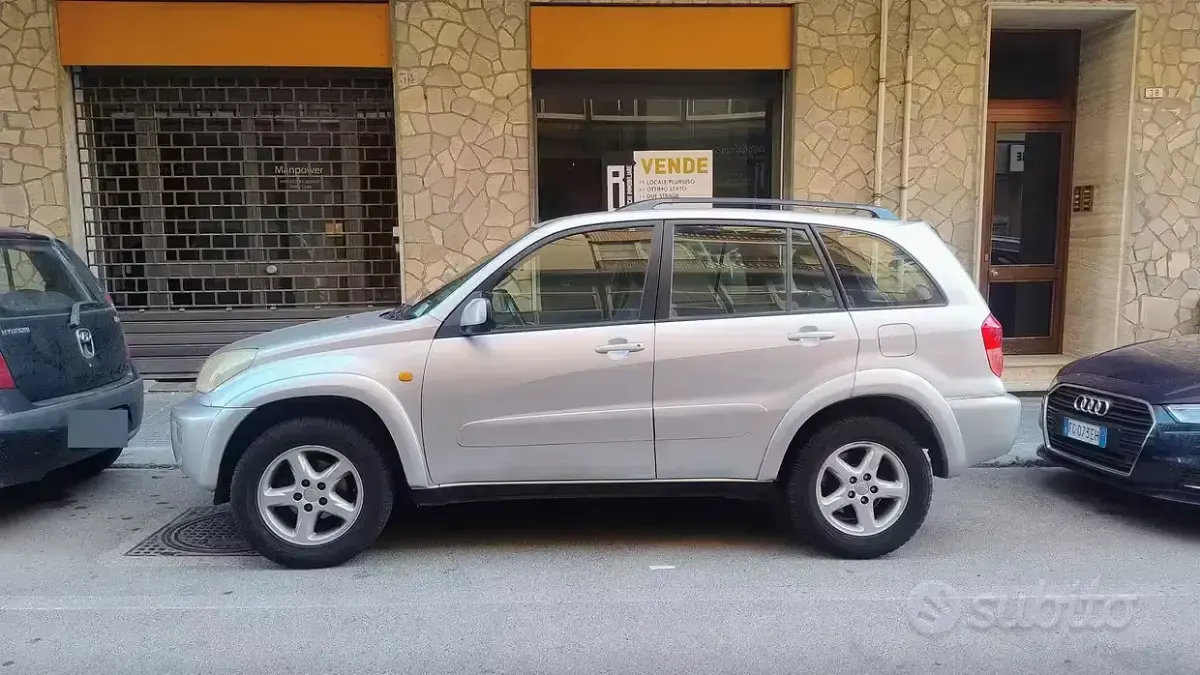 Usata Toyota RAV4 150 CV (110 kW) 2003 Grigio SUV