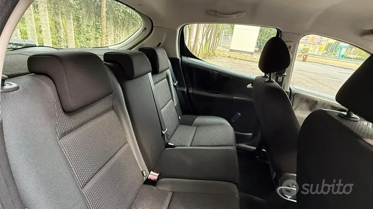 Usata Peugeot 207 73 CV (53 kW) 2010 Grigio Berlina