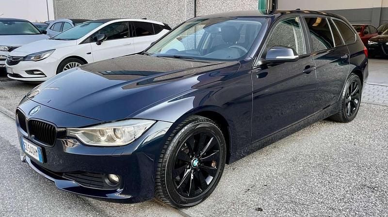 Usata BMW 320 Sport Line 185 CV (136 kW) 2015 Blu Station wagon