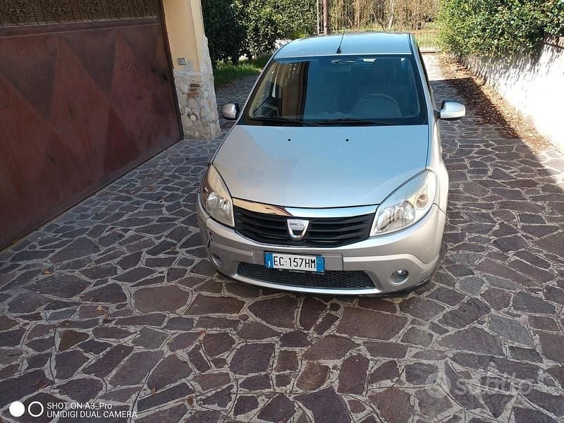 Usata Dacia Sandero 75 CV (55 kW) 2010 Utilitaria