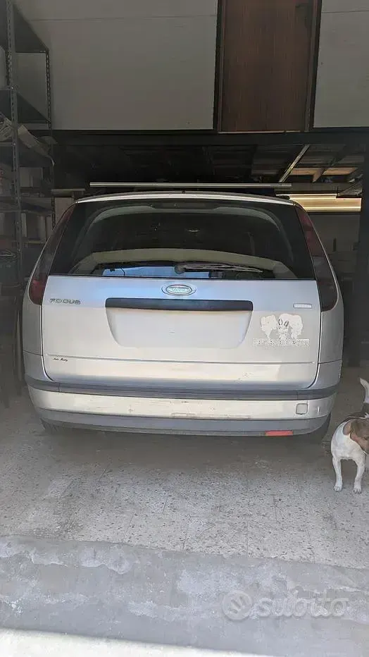Usata Ford Focus 90 CV (66 kW) 2006 Grigio Station wagon