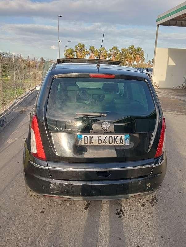 Usata Lancia Musa 90 CV (66 kW) 2008 Nero Monovolume