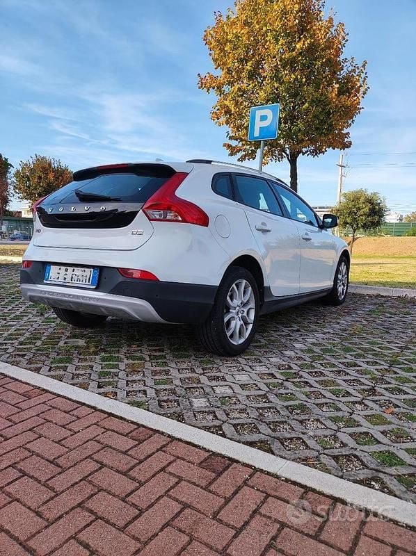 Usata Volvo V40 CC Kinetic 120 CV (88 kW) 2017 Bianco Station wagon
