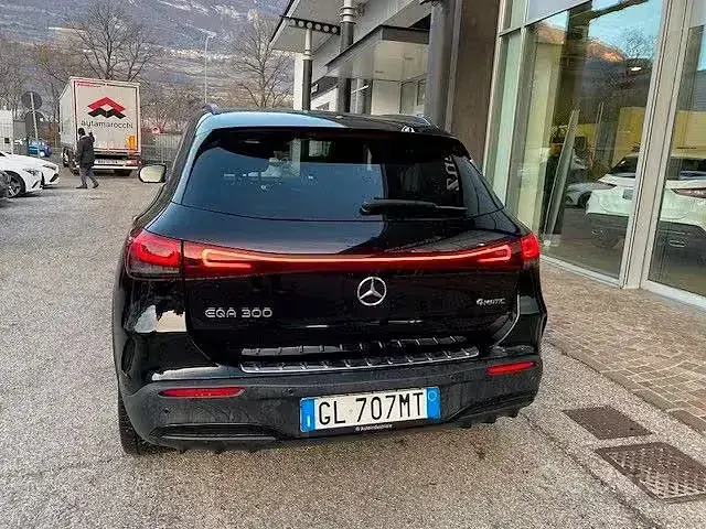 Usata Mercedes EQA300 139 kW (189 CV) 2022 Nero SUV