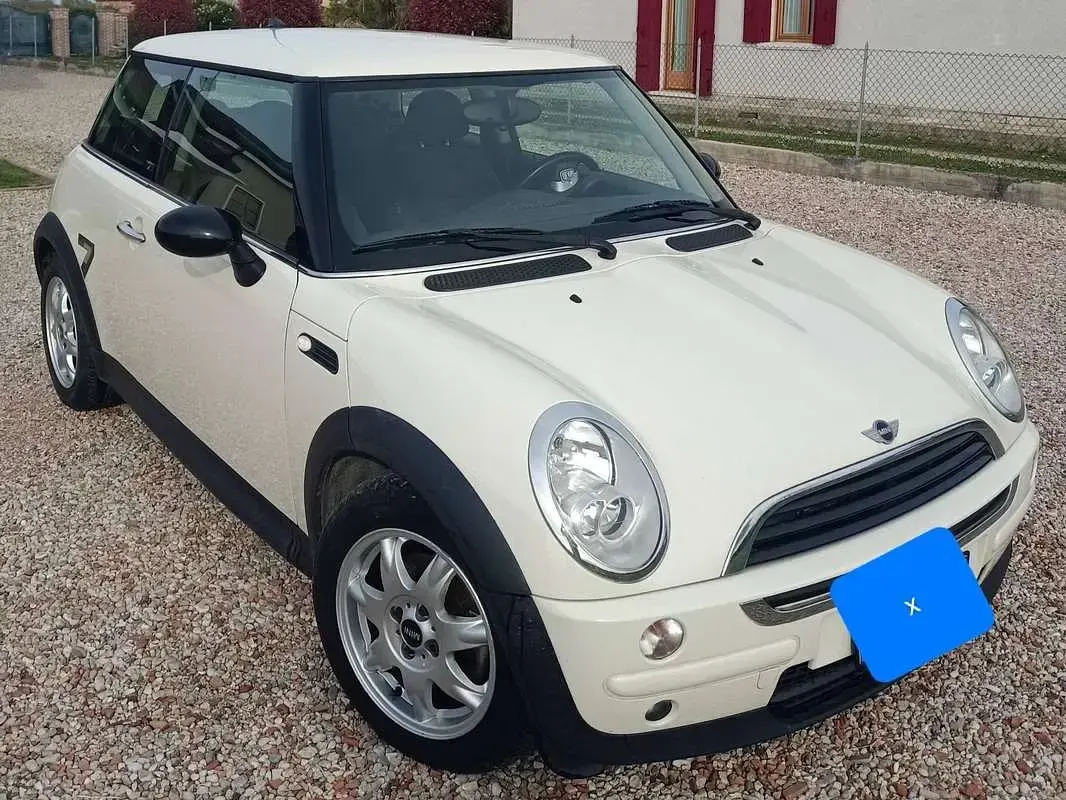 Usata Mini One D Seven 88 CV (64 kW) 2006 Bianco Utilitaria
