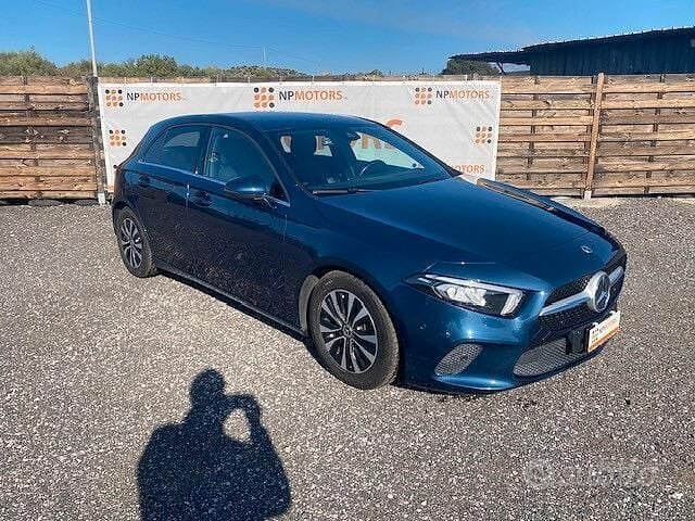 Usata Mercedes A180 Executive 116 CV (85 kW) 2019 Blu Berlina