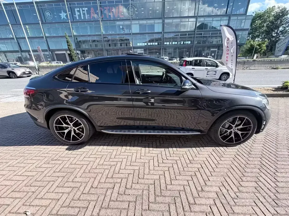 Käytetty Mercedes GLC300 Premium Plus 245 HP (180 kW) 2023 Musta Coupe - kaksiovinen