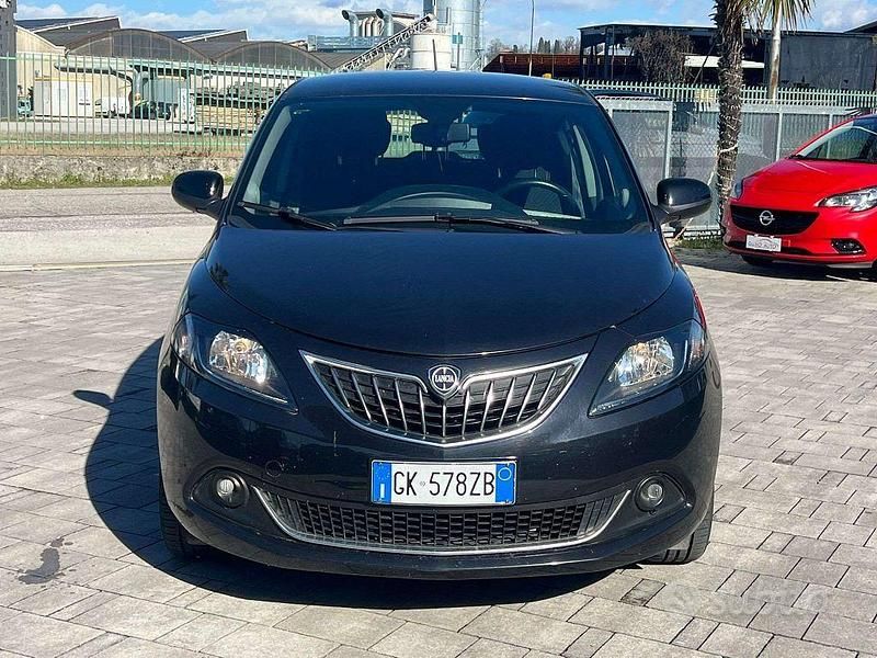 Usata Lancia Ypsilon Gold 69 CV (50 kW) 2022 Nero Utilitaria