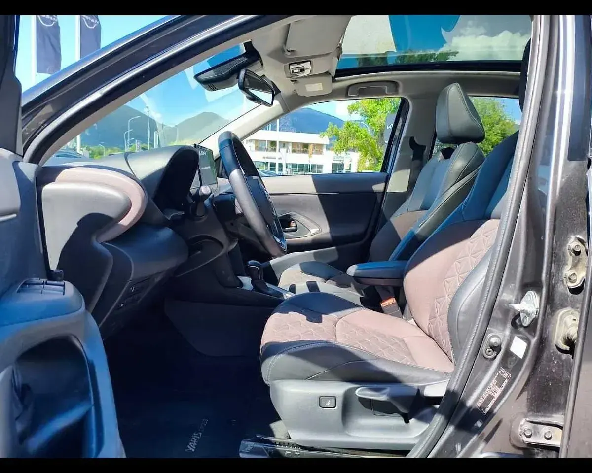 Usata Toyota Yaris Lounge 116 CV (85 kW) 2023 Grigio Utilitaria