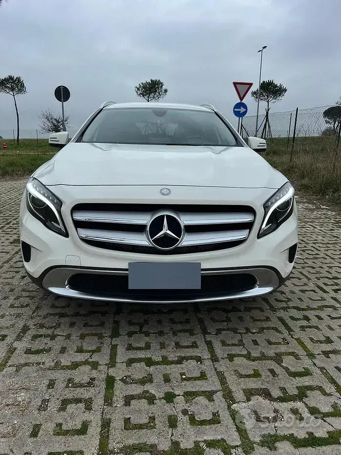 Usata Mercedes GLA180 Executive 109 CV (80 kW) 2017 Bianco SUV