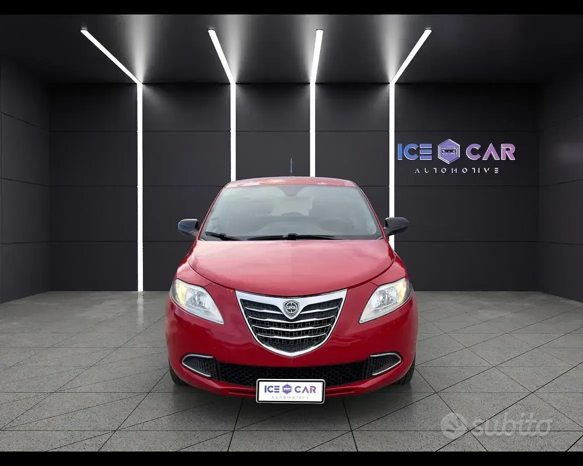 Usata Lancia Ypsilon Gold 69 CV (50 kW) 2015 Rosso Utilitaria