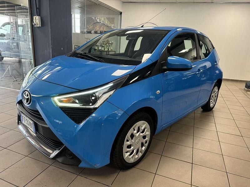Usata Toyota Aygo Cool 72 CV (52 kW) 2018 Blu/azzurro Utilitaria