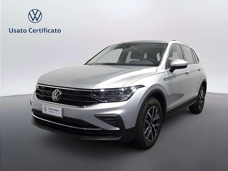 Usata VW Tiguan Life 131 CV (96 kW) 2023 Reflex silver metallizzato SUV