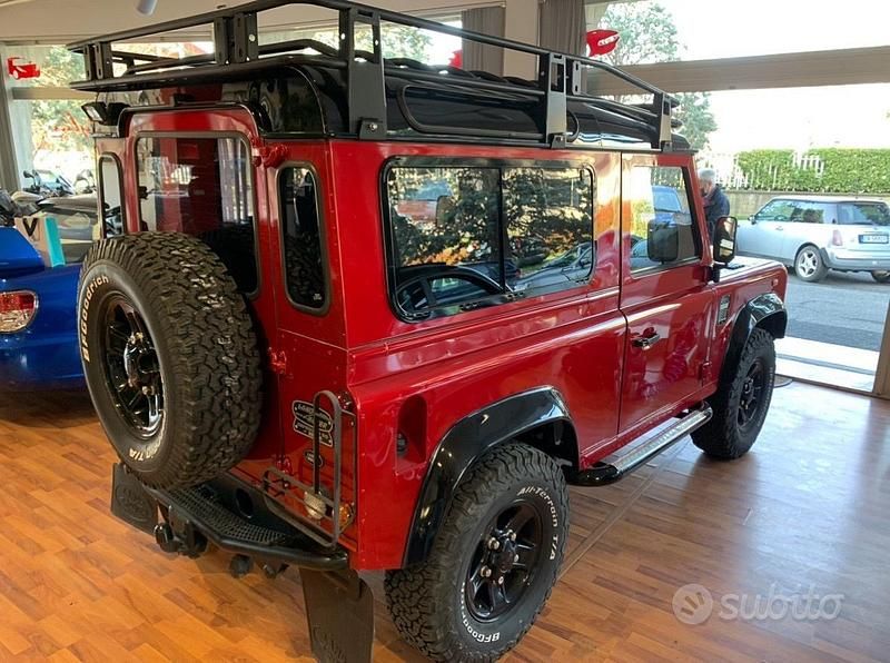 Usata Land Rover Defender SE 122 CV (89 kW) 2009 Rosso SUV