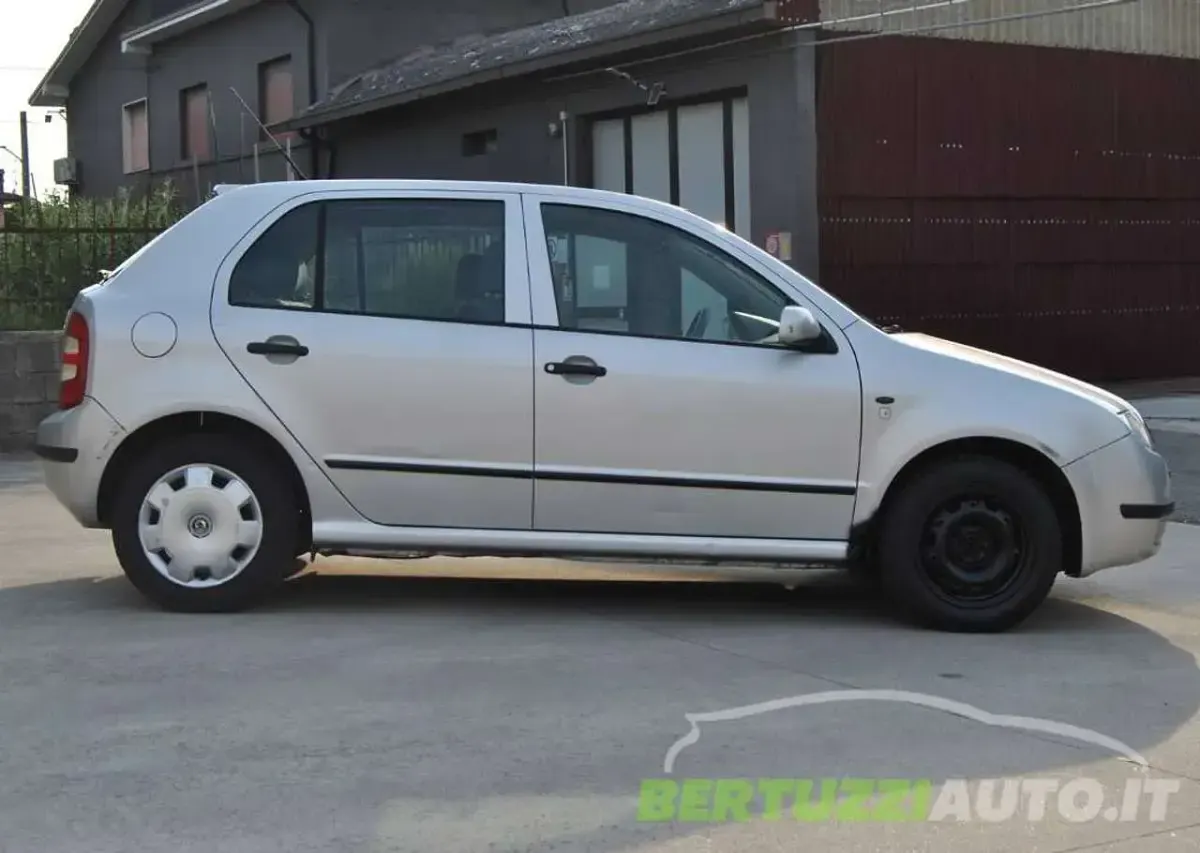 Usata Skoda Fabia Comfort 75 CV (55 kW) 2000 Argento Berlina
