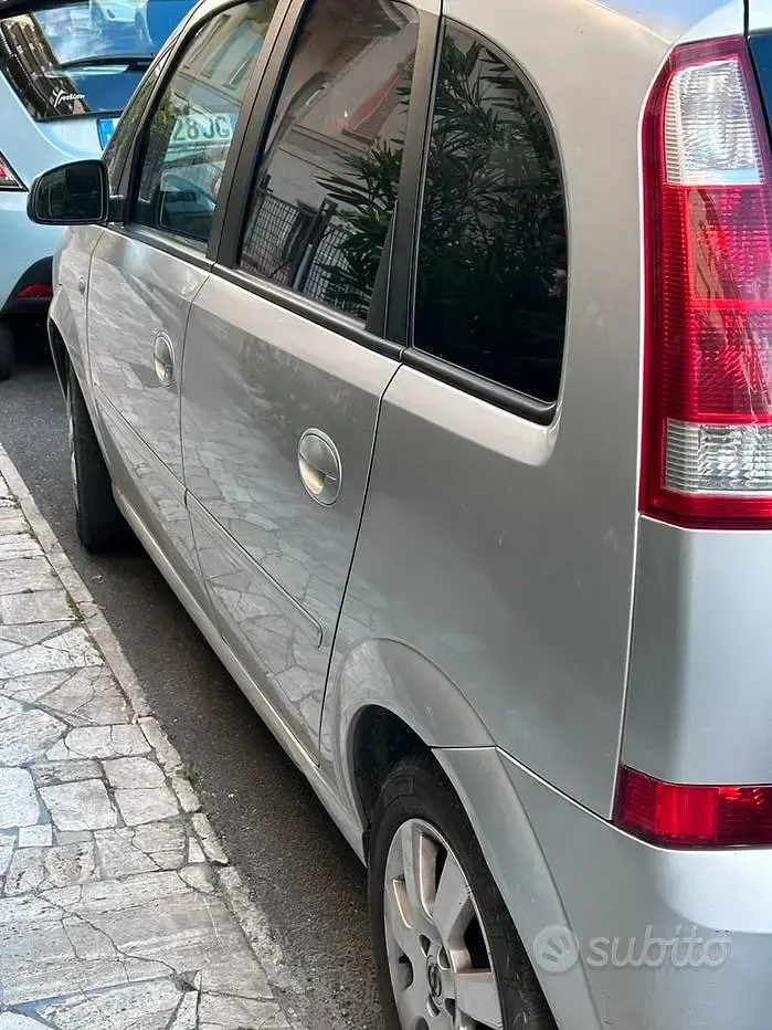 Usata Opel Meriva 101 CV (74 kW) 2005 Grigio Monovolume