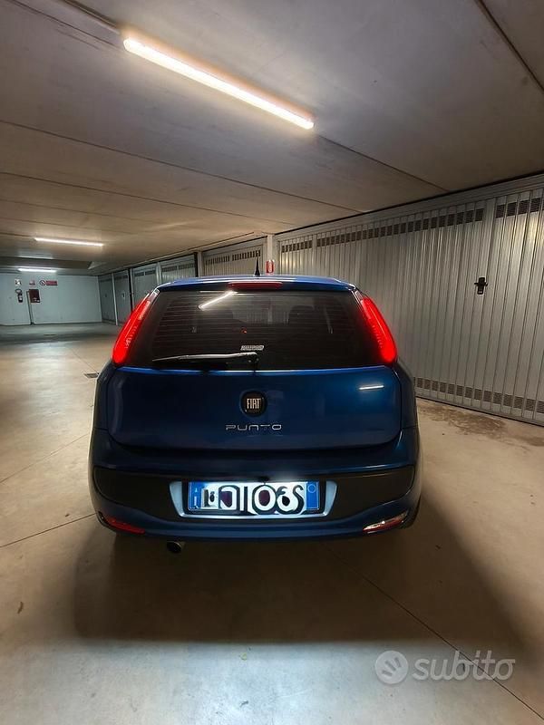 Usata Fiat Punto Evo Dynamic 69 CV (50 kW) 2011 Blu Utilitaria