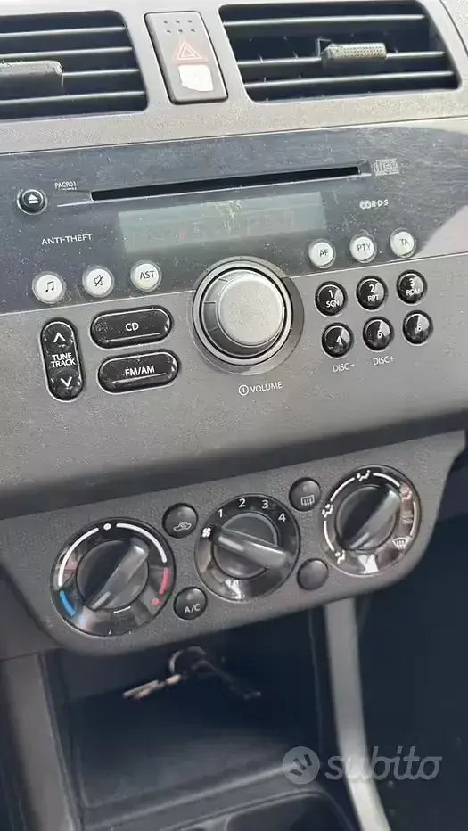 Usata Suzuki Swift 92 CV (67 kW) 2005 Grigio Utilitaria