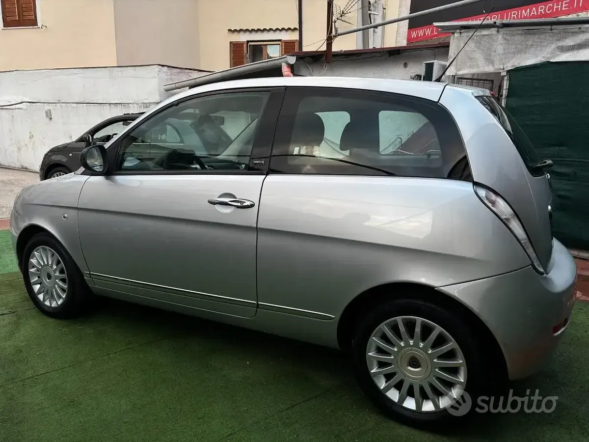 Usata Lancia Ypsilon S 75 CV (55 kW) 2012 Grigio Utilitaria