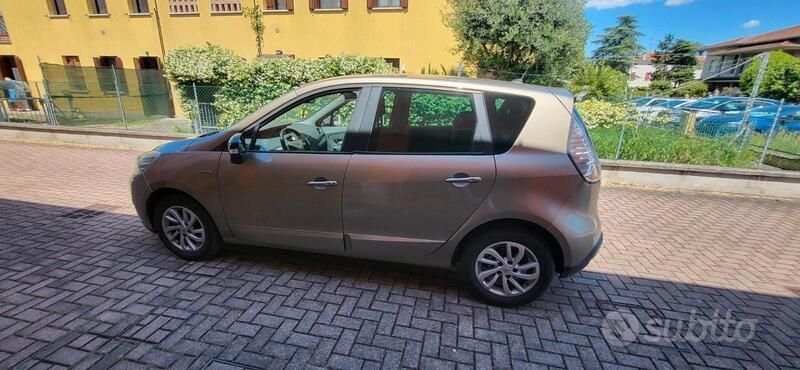 Usata Renault Scénic III LIMITED 110 CV (80 kW) 2016 Oro Monovolume