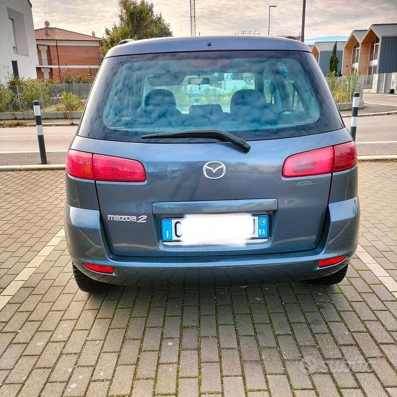 Usata Mazda 2 68 CV (50 kW) 2004 Grigio Utilitaria