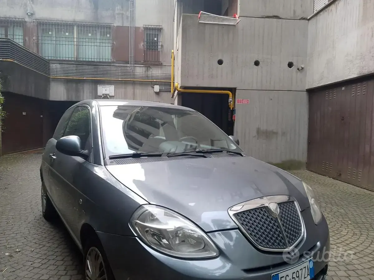 Usata Lancia Ypsilon 60 CV (44 kW) 2010 Grigio Utilitaria