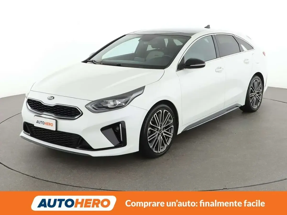 Usado Kia ProCeed GT-Line 136 CV (100 kW) 2019 Blanco Familiar