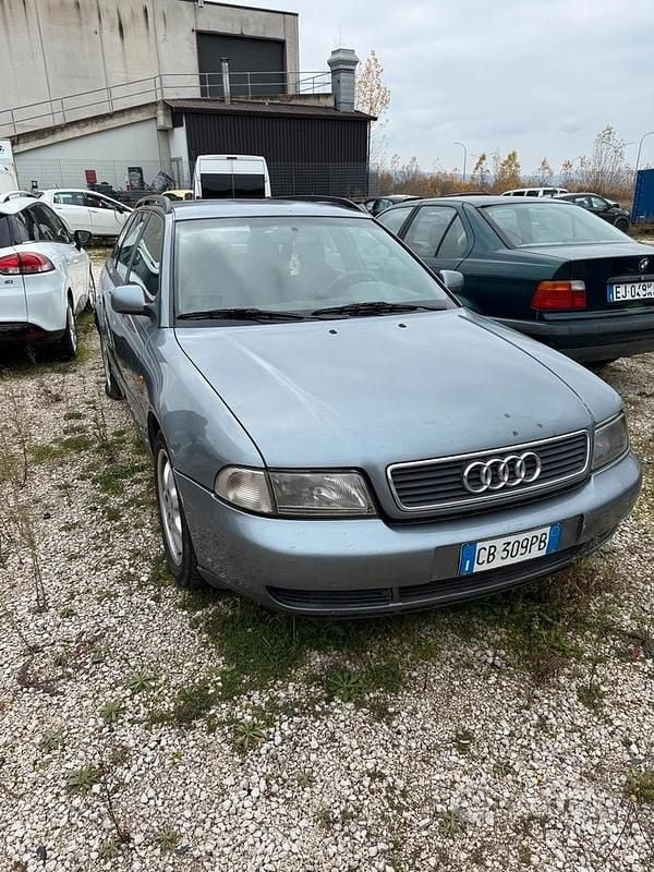 Usata Audi A4 90 CV (66 kW) 1998 Grigio Station wagon
