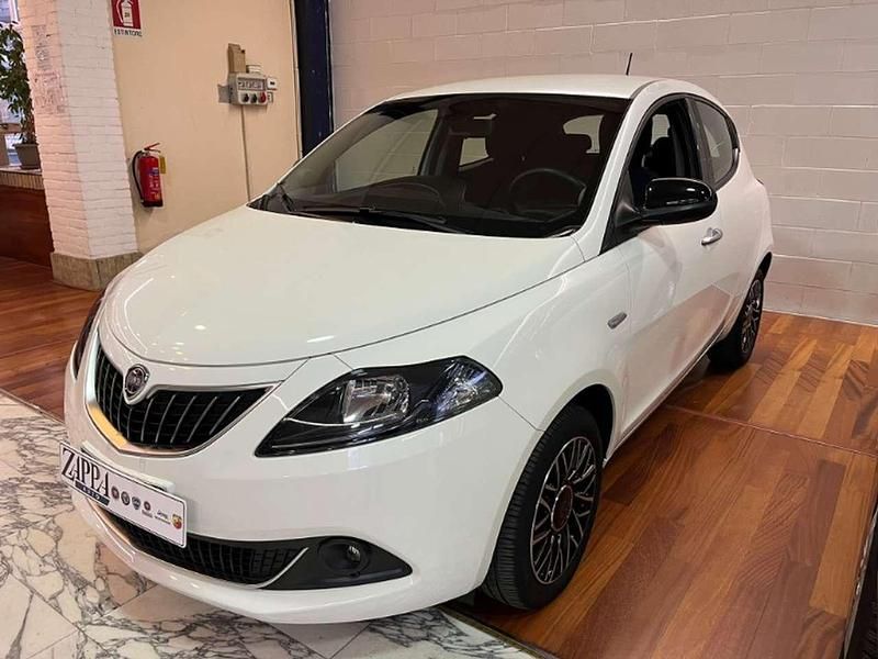 Usata Lancia Ypsilon S 69 CV (50 kW) 2024 Bianco Utilitaria