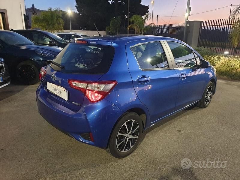Usata Toyota Yaris Hybrid Business Edition 75 CV (55 kW) 2019 Blu metallizzato Berlina