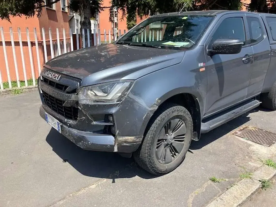 Usata Isuzu D-Max 163 CV (119 kW) 2021 Grigio Pick-up