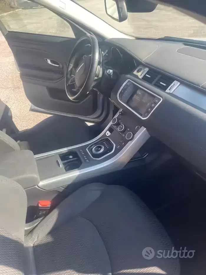 Second-hand Land Rover Range Rover evoque 150 CP (110 kW) 2017 Alb SUV