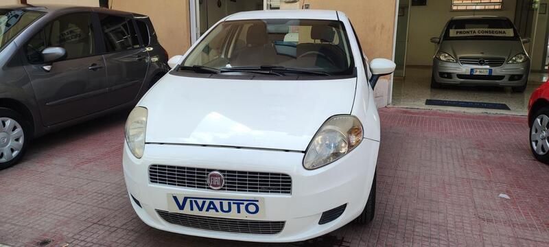 Usata Fiat Grande Punto Emotion 90 CV (66 kW) 2009 Bianco Utilitaria