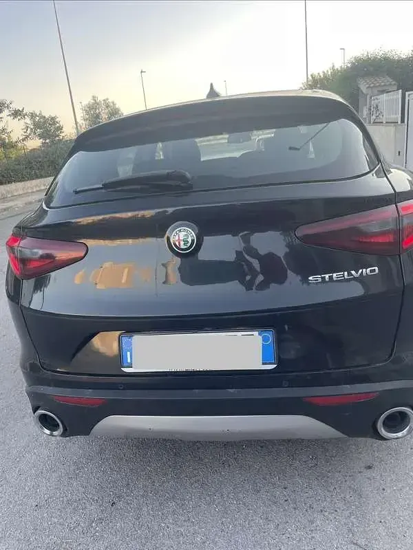 Usata Alfa Romeo Stelvio Business 160 CV (117 kW) 2018 Nero SUV