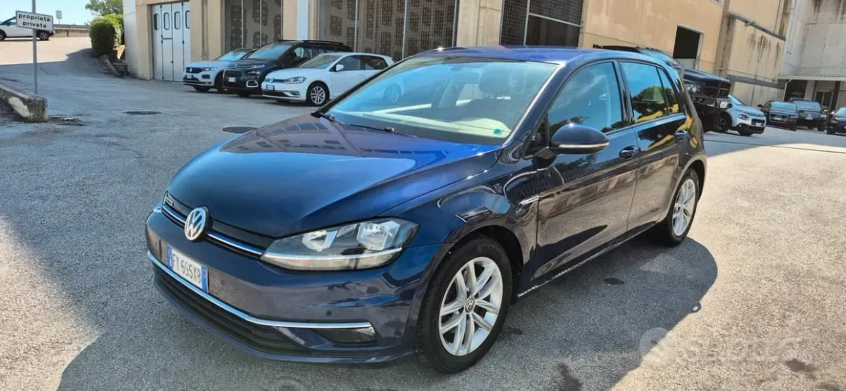 Usata VW Golf VIII Business 130 CV (95 kW) 2020 Blu Berlina