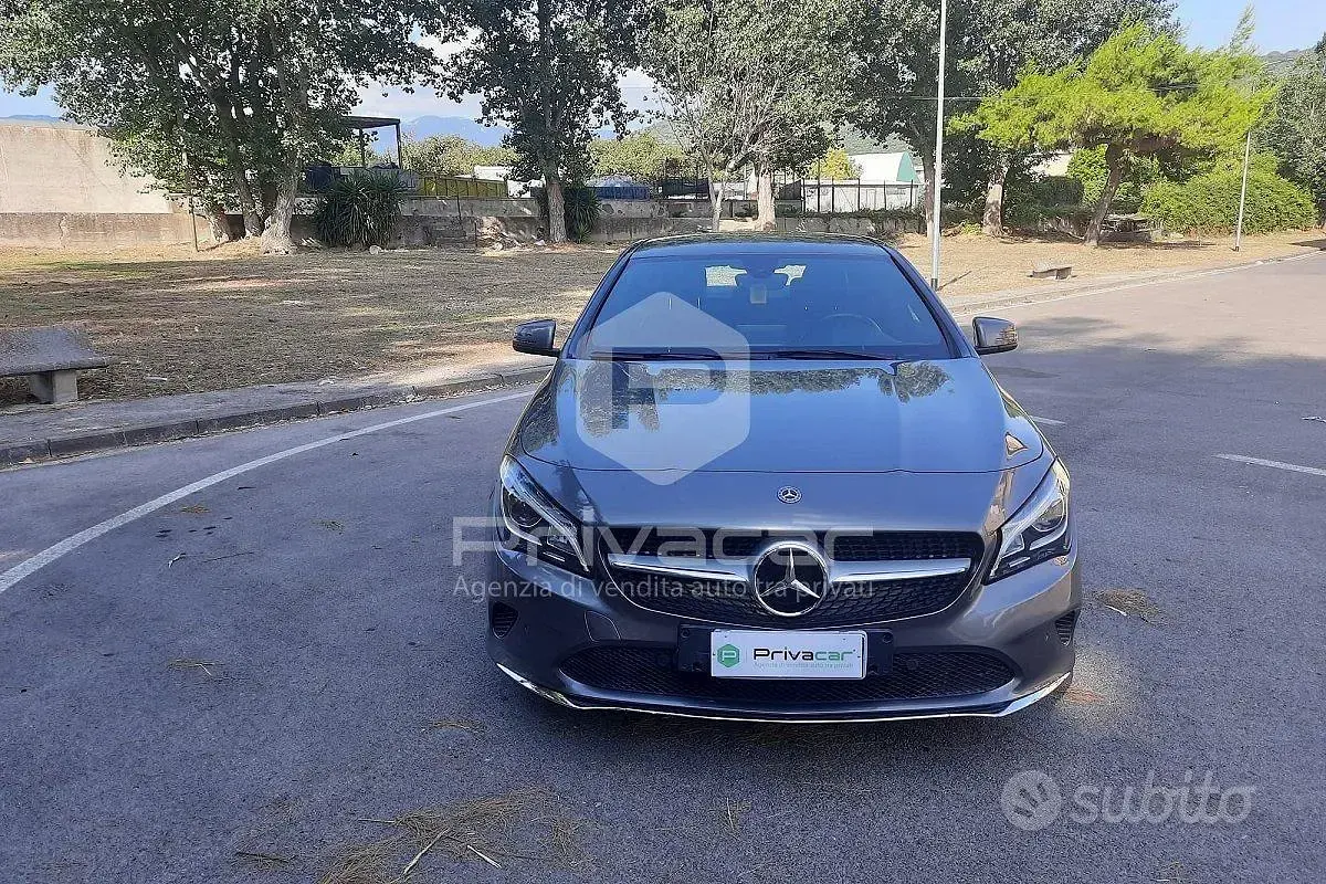 Usata Mercedes CLA180 Business 122 CV (89 kW) 2018 Grigio Coupé