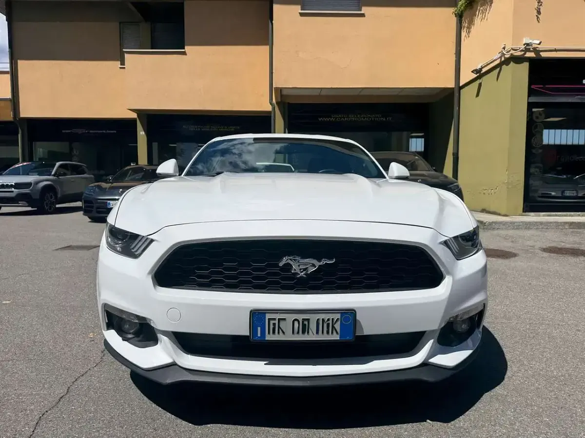 Usata Ford Mustang 317 CV (233 kW) 2016 Bianco Coupé