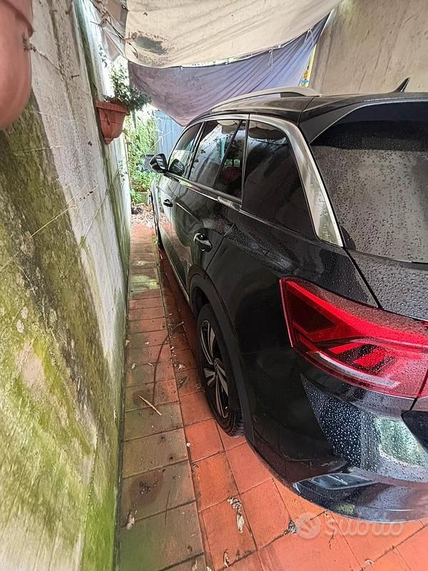 Usata VW T-Roc R-line 116 CV (85 kW) 2024 Nero SUV