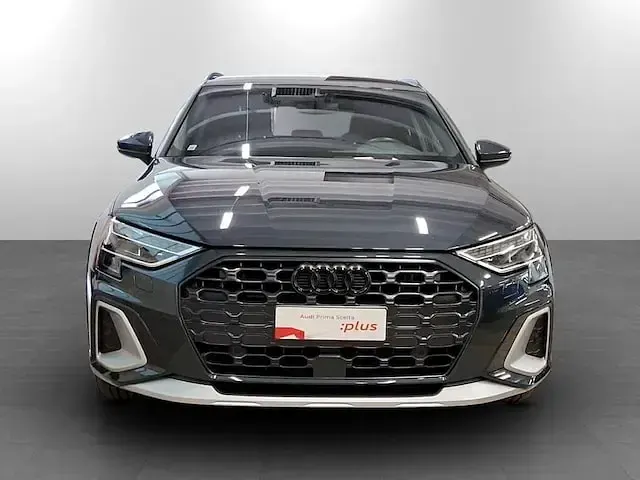 Usata Audi A3 Business 150 CV (110 kW) 2024 Grigio manhattan metallizzato Berlina