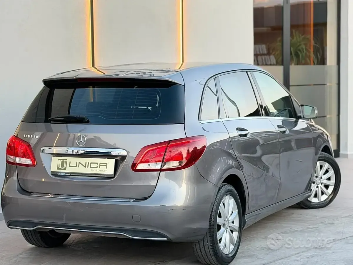 Usata Mercedes B180 Business 109 CV (80 kW) 2016 Grigio Utilitaria
