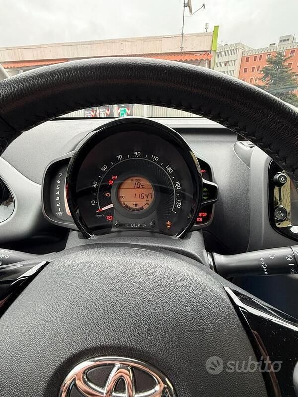 Usata Toyota Aygo 68 CV (50 kW) 2021 Rosso Utilitaria