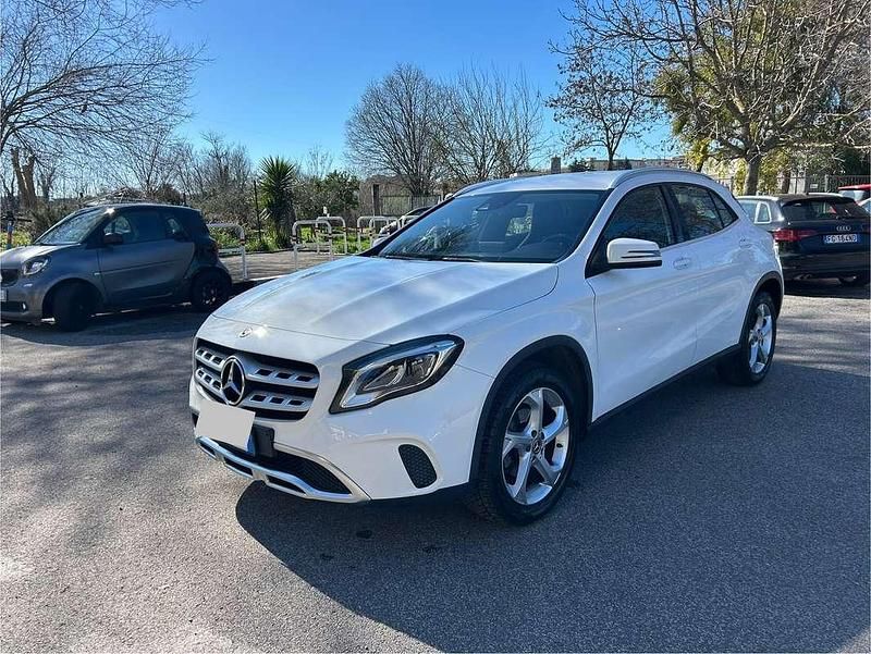 Usata Mercedes GLA200 136 CV (100 kW) 2019 Bianco SUV