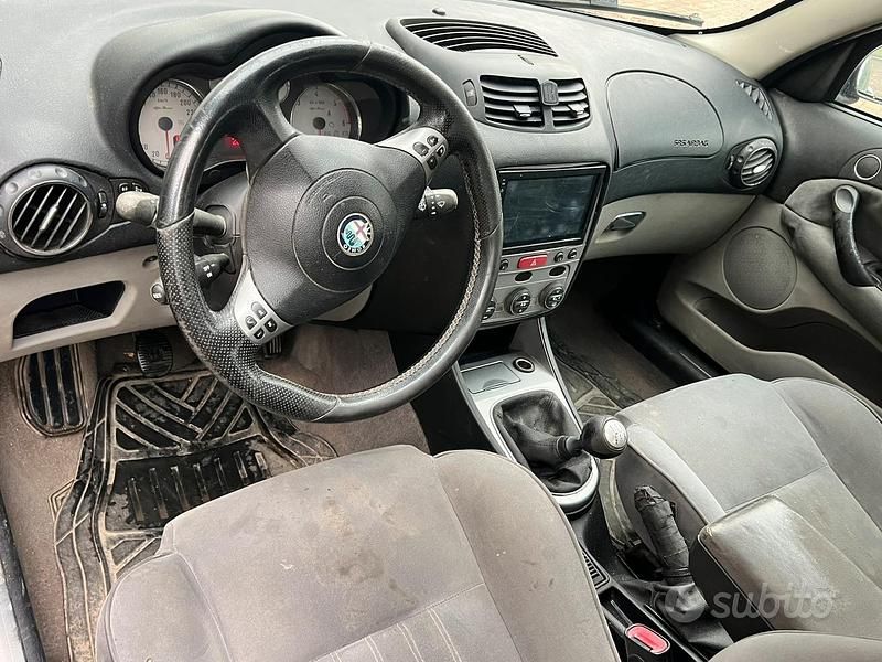 Usata Alfa Romeo 147 120 CV (88 kW) 2007 Nero Utilitaria