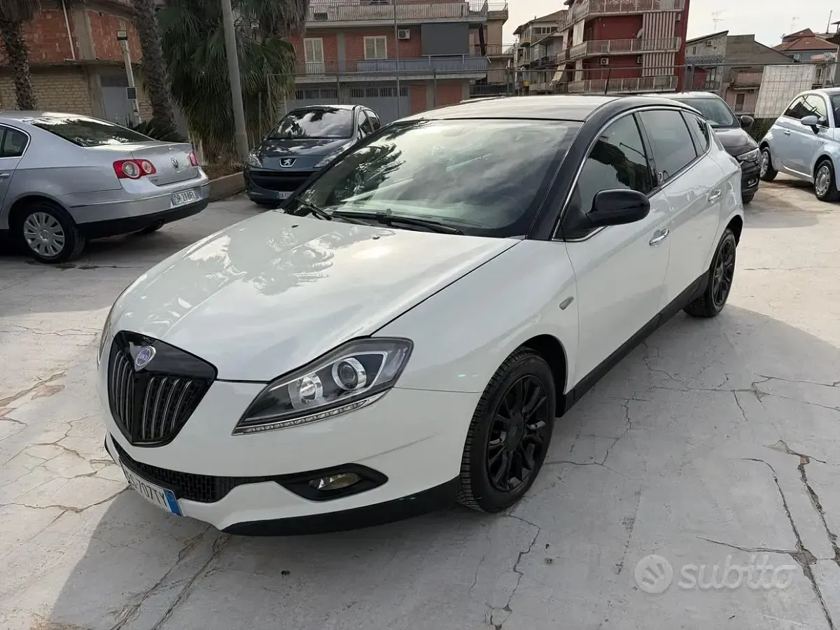 Usata Lancia Delta Gold 105 CV (77 kW) 2011 Bianco Utilitaria