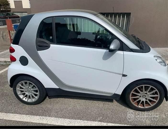 Bianco Usata 2009 Smart ForTwo Coupé Coupé | 5000 € (Buon prezzo) - Immagine 1/4