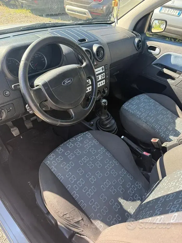 Usata Ford Fusion 80 CV (58 kW) 2005 Grigio Utilitaria