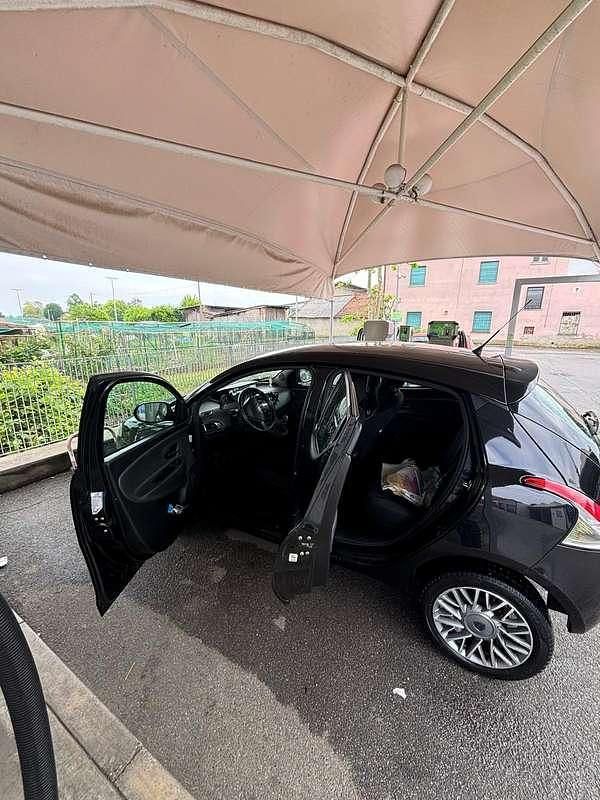 Usata Lancia Ypsilon Gold 69 CV (50 kW) 2013 Nero Utilitaria