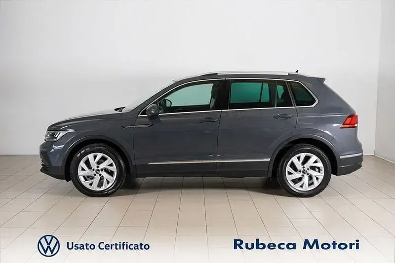 Usata VW Tiguan Life 150 CV (110 kW) 2023 Dolphin grey SUV
