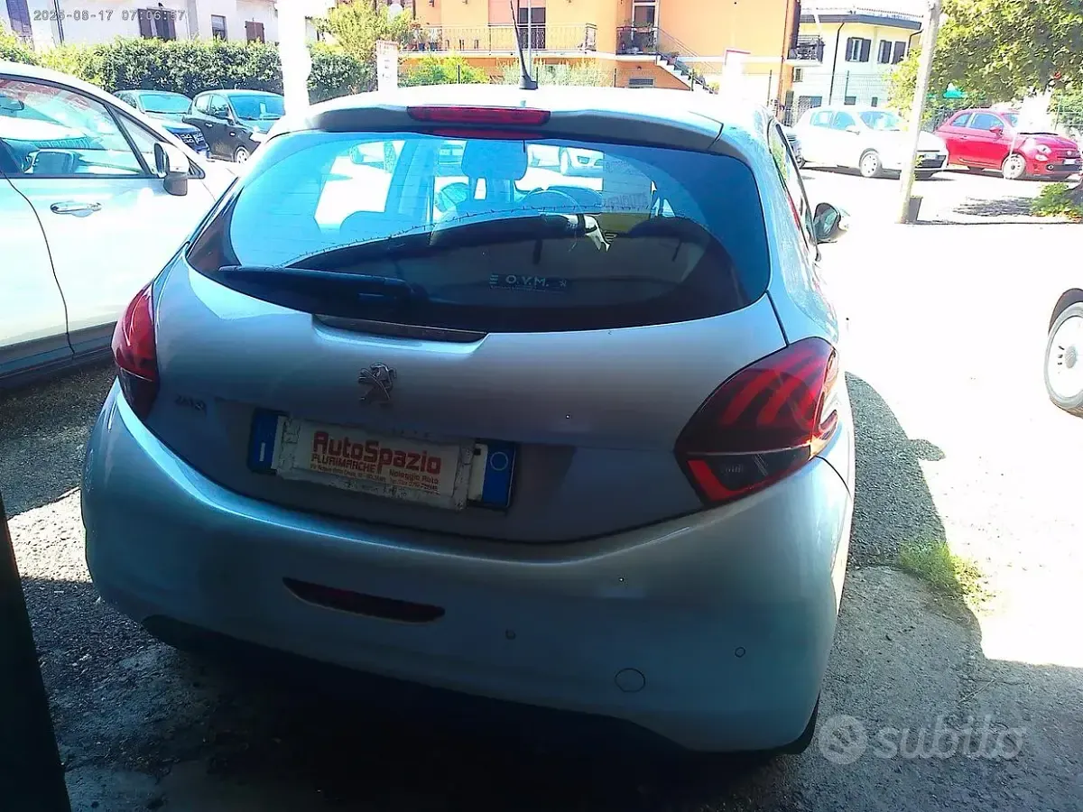 Usata Peugeot 208 Allure 75 CV (55 kW) 2017 Grigio Utilitaria