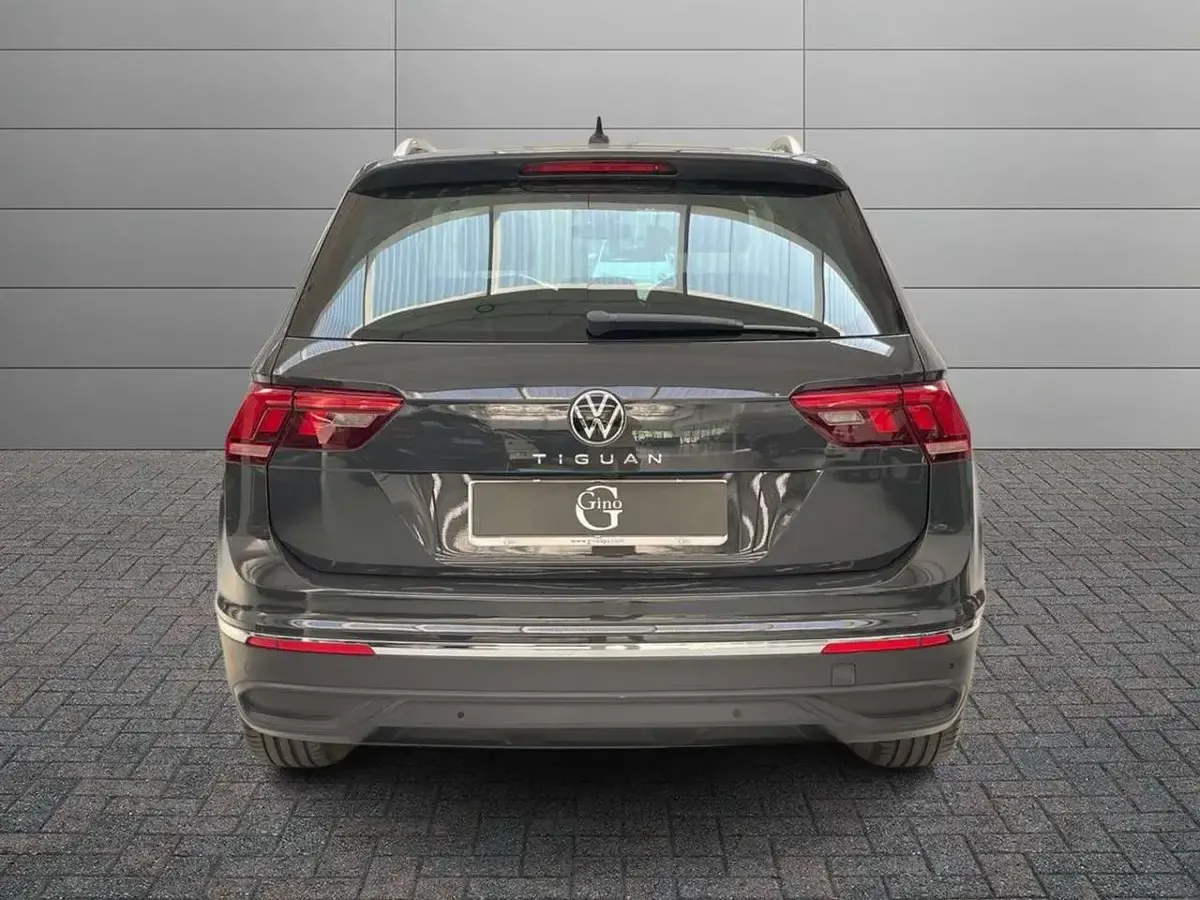 Usata VW Tiguan Life 122 CV (89 kW) 2023 Grigio SUV